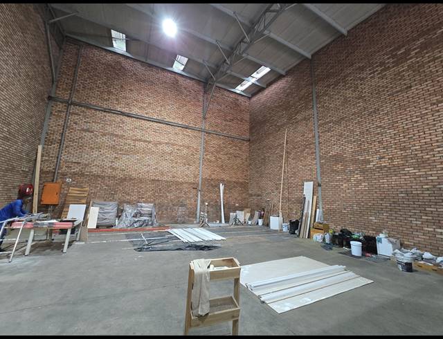 305M² WAREHOUSE TO LET IN MEADOWDALE